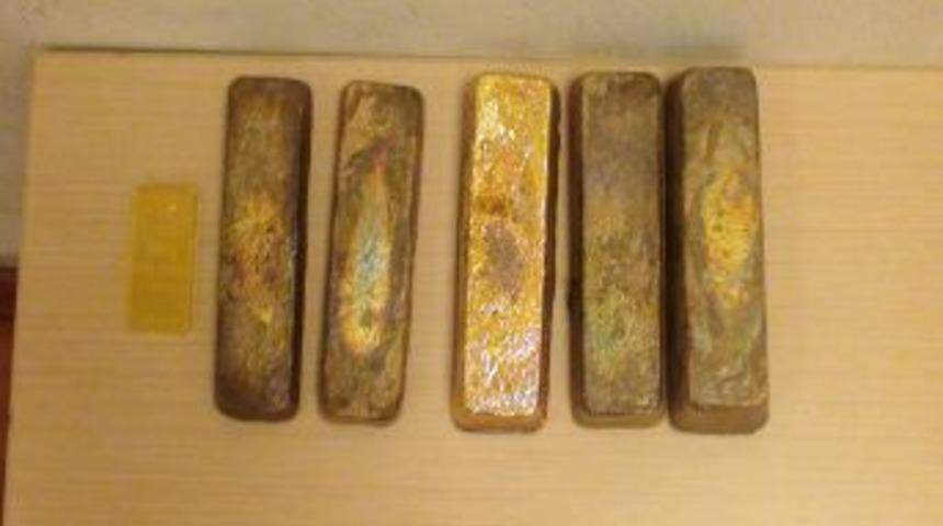 Atat&uuml;rk Havalimanı&rsquo;nda 6 par&ccedil;a k&uuml;l&ccedil;e altın ele ge&ccedil;irildi