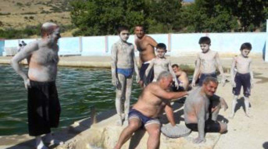 Acı su ve &ccedil;amurda şifa arayanlar Zile&rsquo;ye akın ediyor