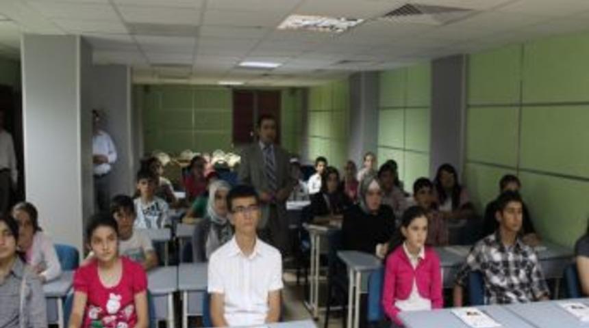 Hedefleri dakikada bin kelime okumak