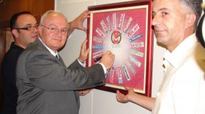 Denizli Valisi Erkmen, gazetecilere veda etti