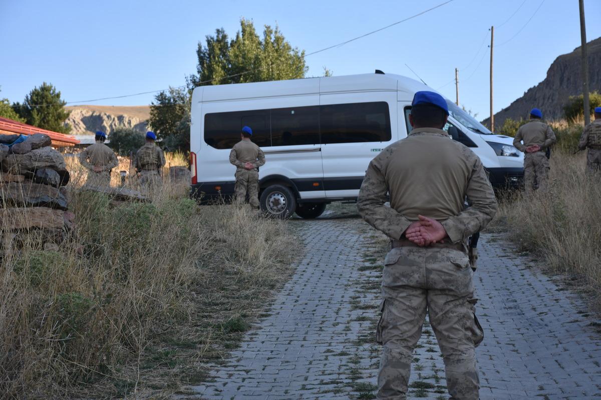 Sivas ta kayıp küçük çocuk ile ilgili vahim iddia! Köyde geniş güvenlik önlemi: "Anne ve babası çok rahattı" 4