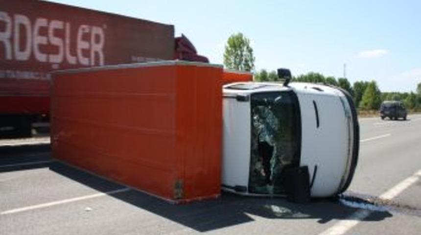 Akyazı'da trafik kazası: 4 yaralı