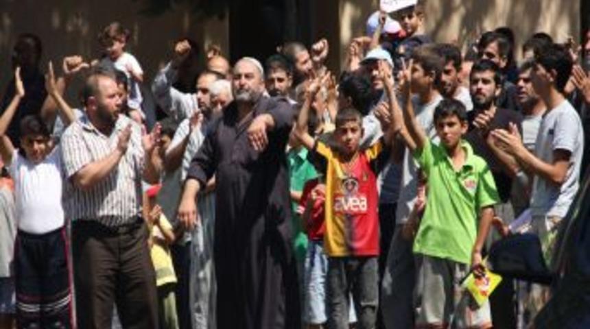 Bakan Şahin Yayladağı'ndaki &ccedil;adır kentte incelemelerde bulundu