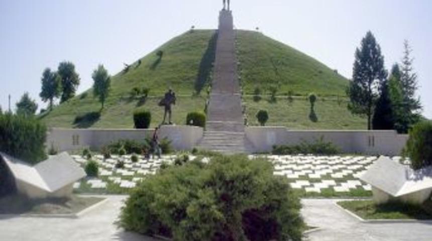 Dumlupınar Şehitliği'ne ziyaret&ccedil;i akını