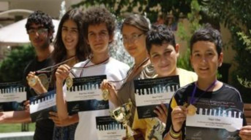 Özel Fatih Koleji öğrencileri Slovakya’da İzmir rüzgârı estirdi