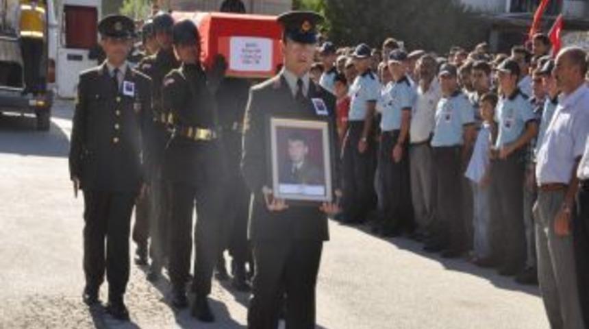 Yozgatlı Şehit Erhan Ar, memleketinde toprağa verildi