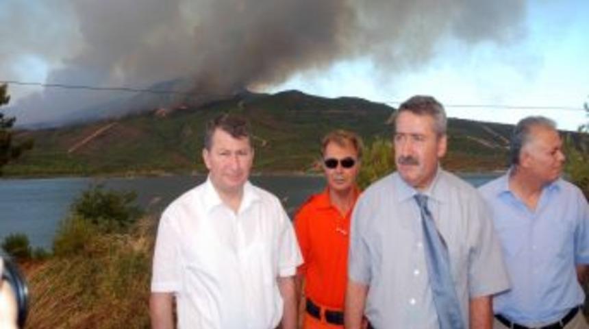 Vali Kıra&ccedil;: Yangın 30 hektarlık alanda etkili