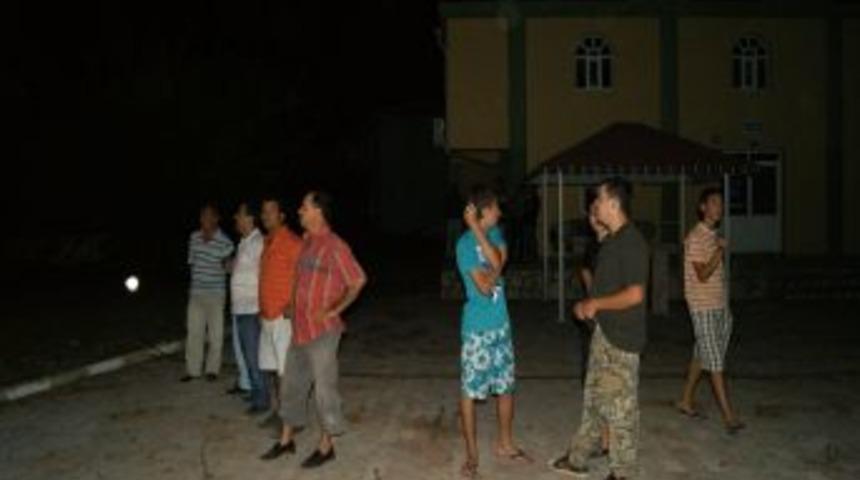 Seferihisar'daki yangın: Payamlı k&ouml;y&uuml; tehdit altında