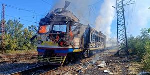 Rusya, Ukrayna-Polonya sınırında treni vurdu! Dakikalar &ouml;nce kritik isimler ge&ccedil;iş yapmış