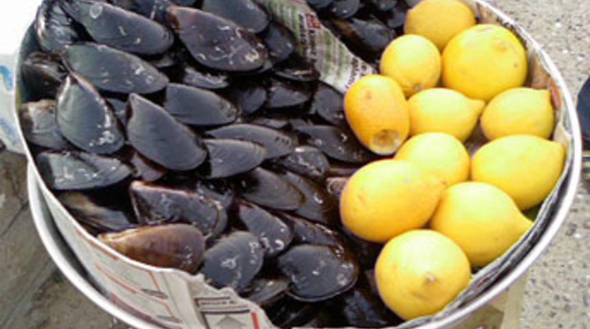 3,5 ton sağlıksız midye ele&nbsp;ge&ccedil;irildi