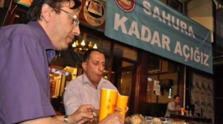 Kitap&ccedil;ıdan kampanya: &Ccedil;orbayı siz i&ccedil;in Somalililerin karnı doysun