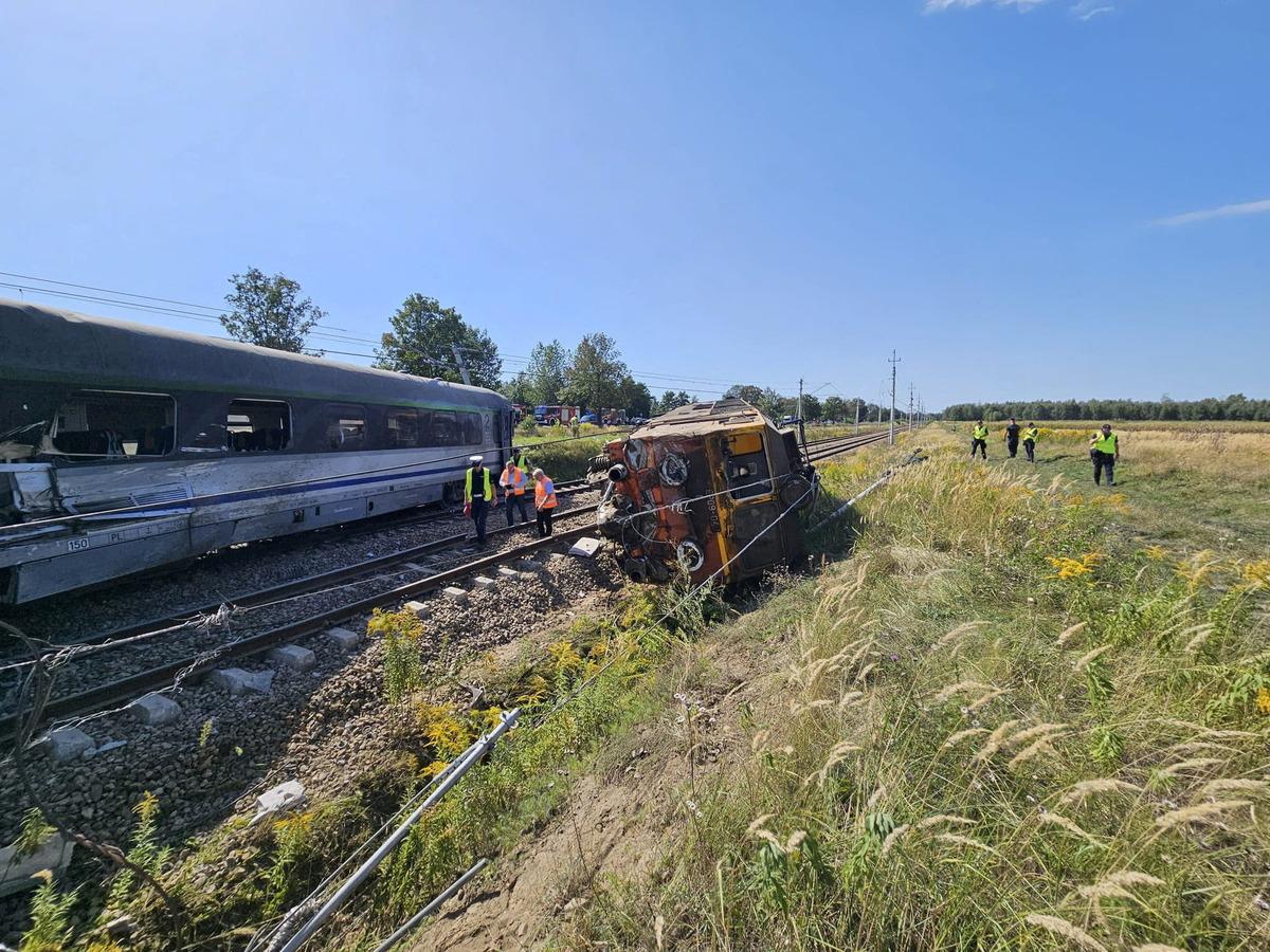 Rusya, Ukrayna-Polonya sınırında treni vurdu! Dakikalar önce kritik isimler geçiş yapmış 4