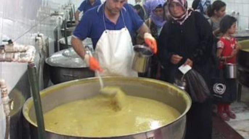 G&ouml;n&uuml;ll&uuml; Kuruluşlar Aşevi'nin kazanı 19 yıldır yoksullar i&ccedil;in kaynıyor