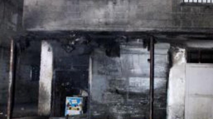 Cinayetin ardından mahalle karıştı, ev ve otomobiller ateşe verildi