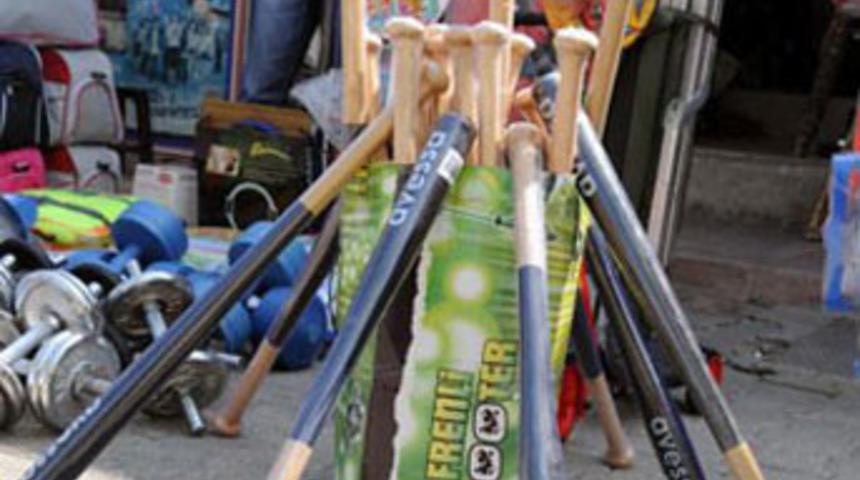 Beyzbol oynayan yok, sopasını alan &ccedil;ok