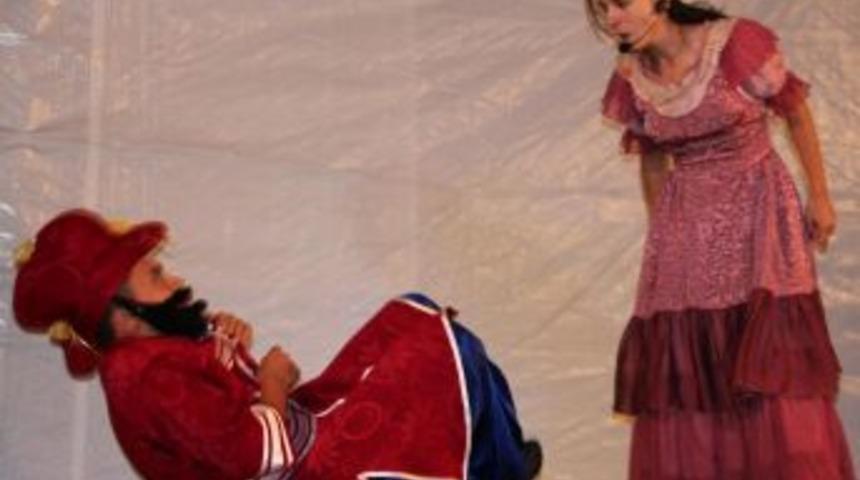 Develi&rsquo;de k&uuml;lt&uuml;rel etkinlikler Hacivat-Karag&ouml;z oyunlarıyla s&uuml;r&uuml;yor