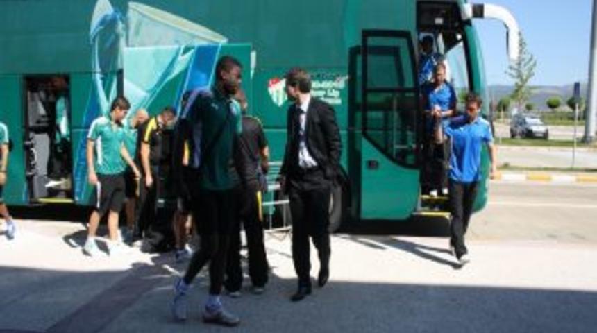 Bursaspor, UEFA Avrupa Ligi play-off ma&ccedil;ı i&ccedil;in Bel&ccedil;ika'ya gitti