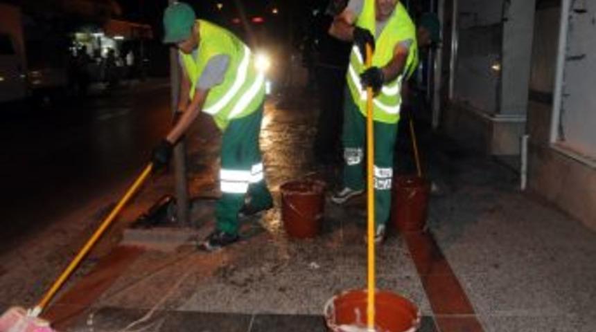 Balıkesir'in sokakları sabunlu suyla yıkanıyor