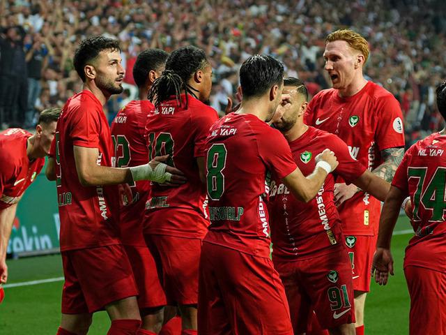 Amedspor'dan Başakşehir'e gol yağmuru!