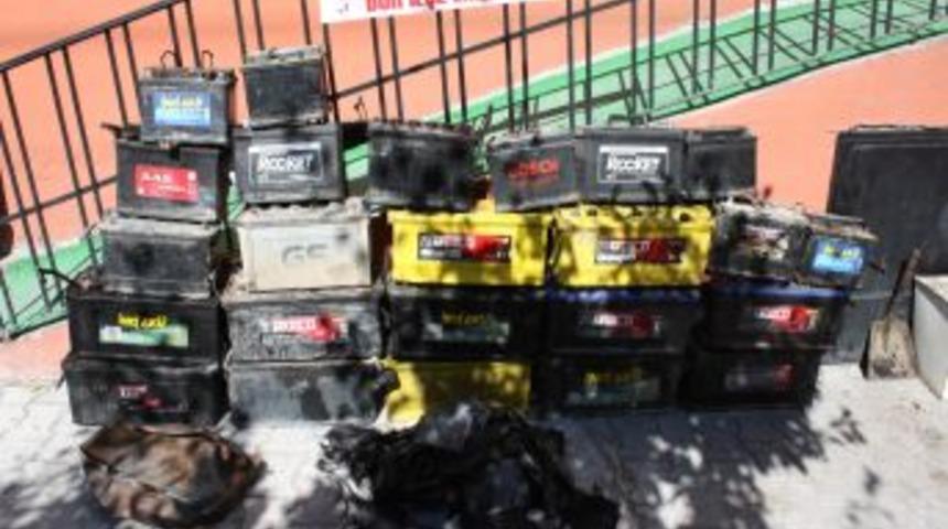 Ak&uuml; hırsızları yakayı ele verdi