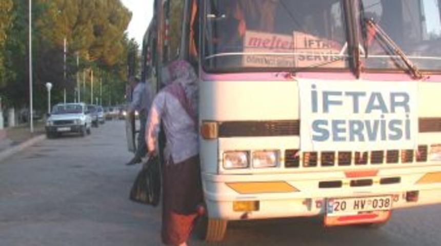 İftar &ccedil;adırı i&ccedil;in her g&uuml;n servis kaldırılıyor