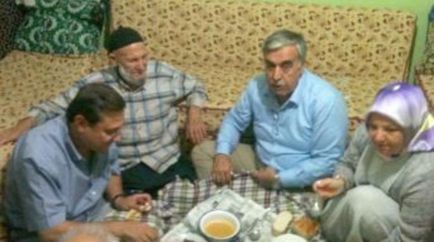 AK Parti İzmir İl Başkanı Akay, her g&uuml;n başka il&ccedil;ede iftar ediyor