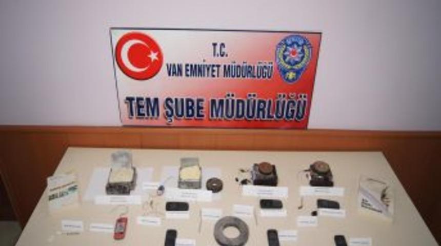 Van'da patlamaya hazır, toprağa g&ouml;m&uuml;l&uuml; 2 bomba d&uuml;zeneği bulundu