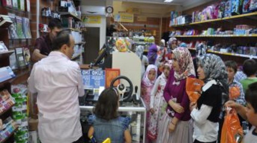 Askıda Kur'an-ı Kerim b&uuml;y&uuml;k ilgi g&ouml;rd&uuml;