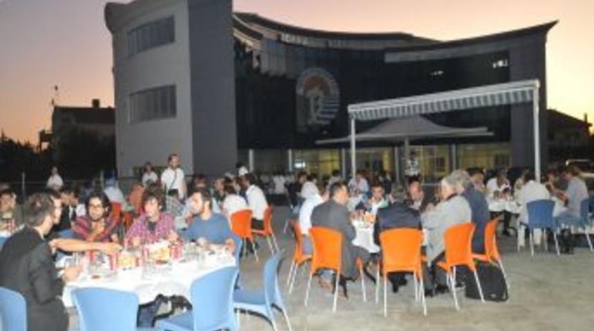 Basın mensupları, iftarda buluştu