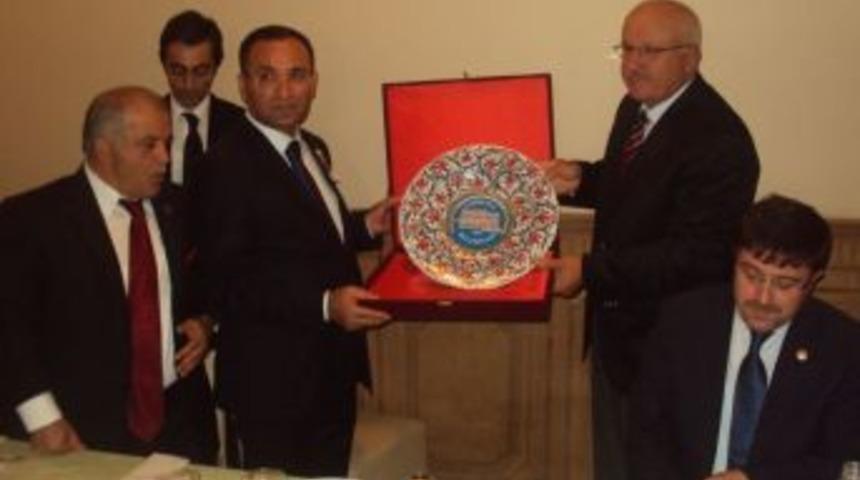 Başbakan Yardımcısı Bozdağ, Sarıkayalılarla iftarda bir araya geldi