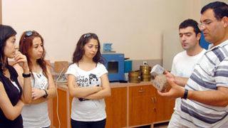 Plastik atıktan çimentosuz beton üretti