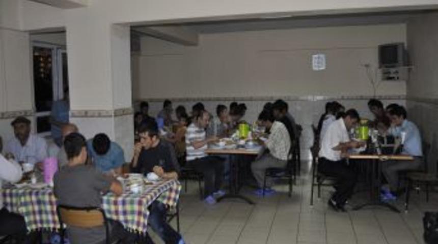 FEM Dershanesi &ouml;ğrencilerini iftarda buluşturdu
