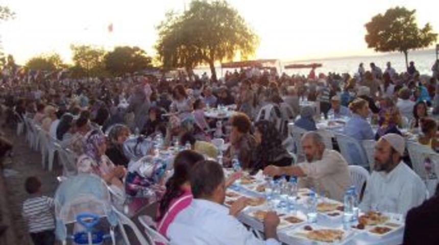 B&uuml;y&uuml;kşehir Belediyesi Karam&uuml;rsel&rsquo;de iftar verdi