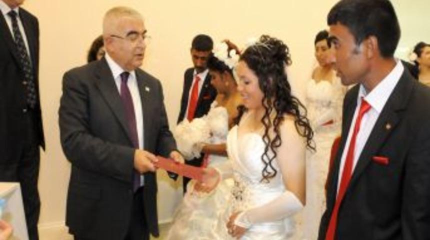 &Ccedil;orlu'da 25 &ccedil;ifte toplu nikah t&ouml;reni yapıldı