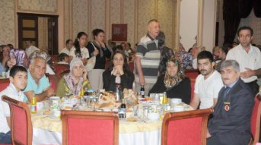 Şehit yakınları ve gaziler iftarda bir araya geldi