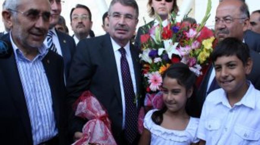 İ&ccedil;işleri Bakanı Şahin: Ter&ouml;rle uluslararası boyutta m&uuml;cadele ediyoruz