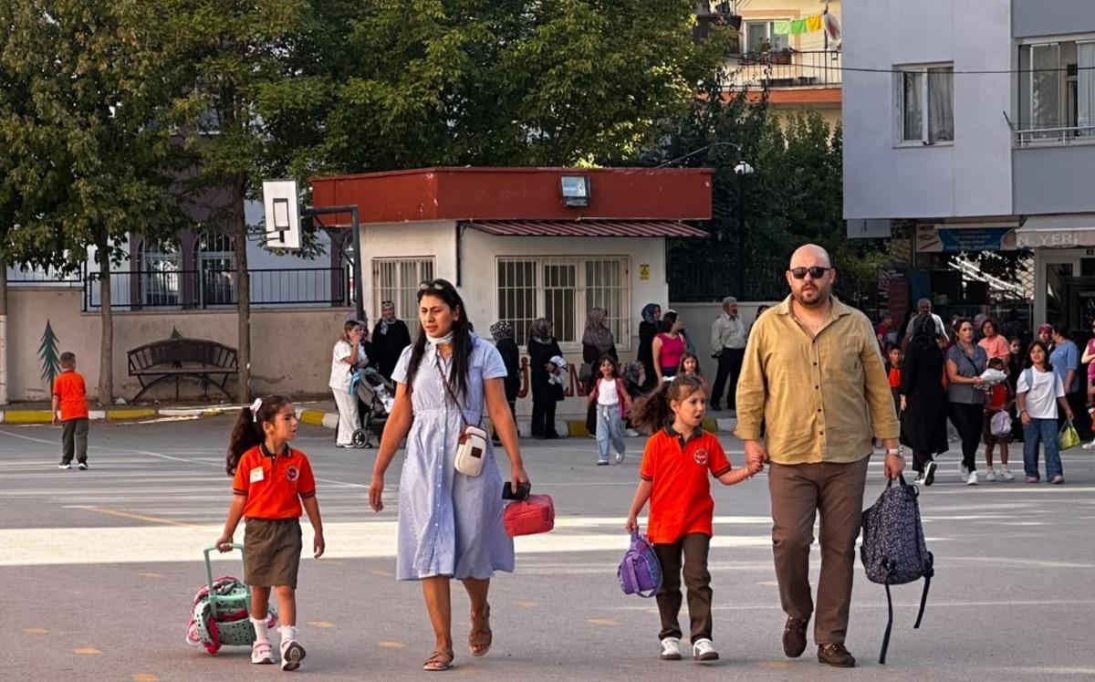 Okullarda ilk ders zili bugün çaldı! Yeni dönemde yeni kurallar... Artık izin yok! 7