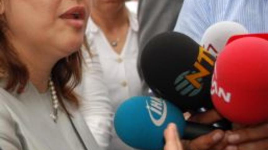 Bakan Şahin, &ouml;ld&uuml;r&uuml;len Ceylan Soysal'ın annesini ziyaret etti