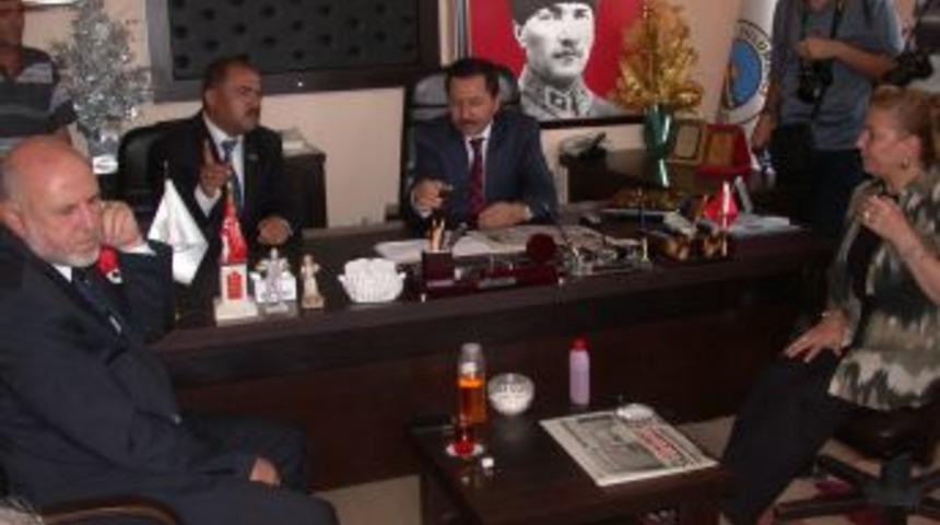 "Bağırmak, &ccedil;ağırmak eskide kaldı, idareciler vatandaşın ayağına gidecek"