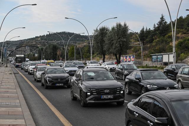 Başkentte eğitim öğretim yılının ilk gününde trafik yoğunluğu yaşandı 2