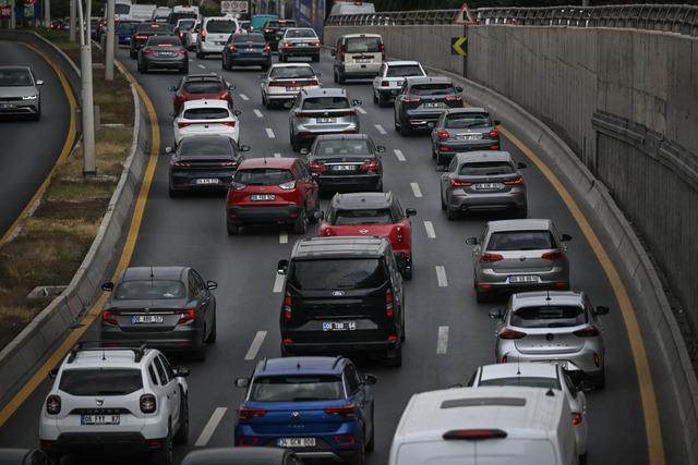 Başkentte eğitim öğretim yılının ilk gününde trafik yoğunluğu yaşandı 1