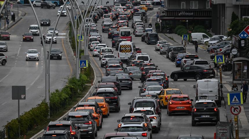 Başkentte eğitim &ouml;ğretim yılının ilk g&uuml;n&uuml;nde trafik yoğunluğu yaşandı
