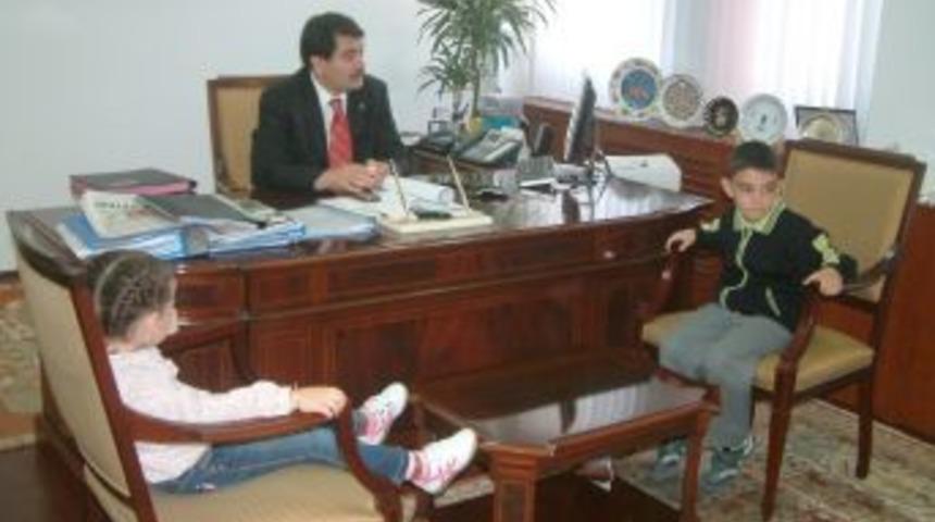 Vali Şahin: Okul &ouml;nlerinde g&uuml;venlik tedbirlerini arttıracağız