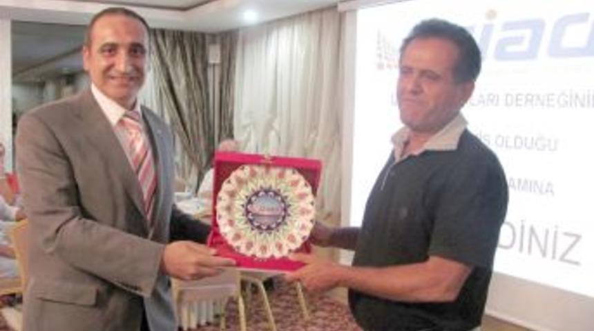 İZİAD'ın ayakkabı sekt&ouml;r&uuml; &uuml;yeleri iftarda buluştu