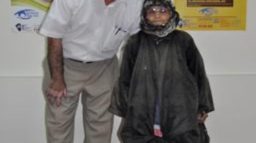 83 yaşındaki Sultan Nine, patik satarak biriktirdiği parayı Somali'ye g&ouml;nderdi