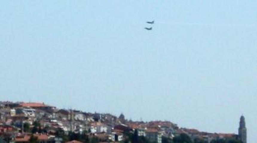 T&uuml;rk Yıldızları'ndan İstanbullulara g&ouml;rsel ş&ouml;len