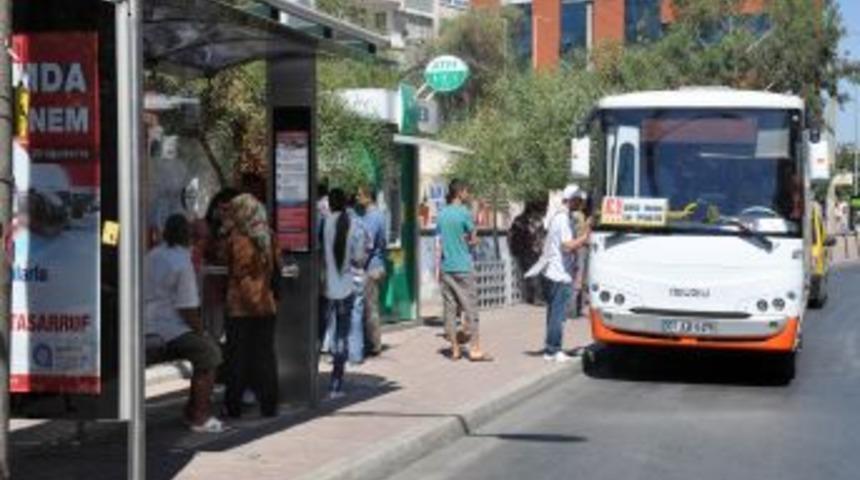 Antalya&rsquo;da esnaf siftah yapamamaktan, vatandaş eve gidememekten şik&acirc;yet&ccedil;i