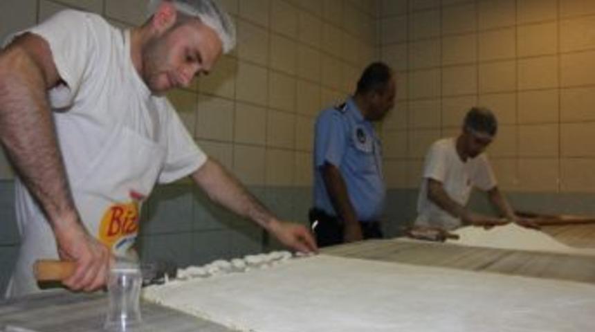 Bayram &ouml;ncesi tatlıcılar denetleniyor