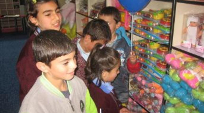 T&uuml;rkiye'nin ilk &uuml;cretsiz oyuncak evi Erzurum'da a&ccedil;ıldı