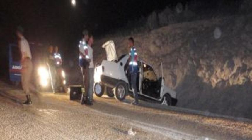 Ş&uuml;pheli arabadan silah ve uyuşturucu &ccedil;ıktı